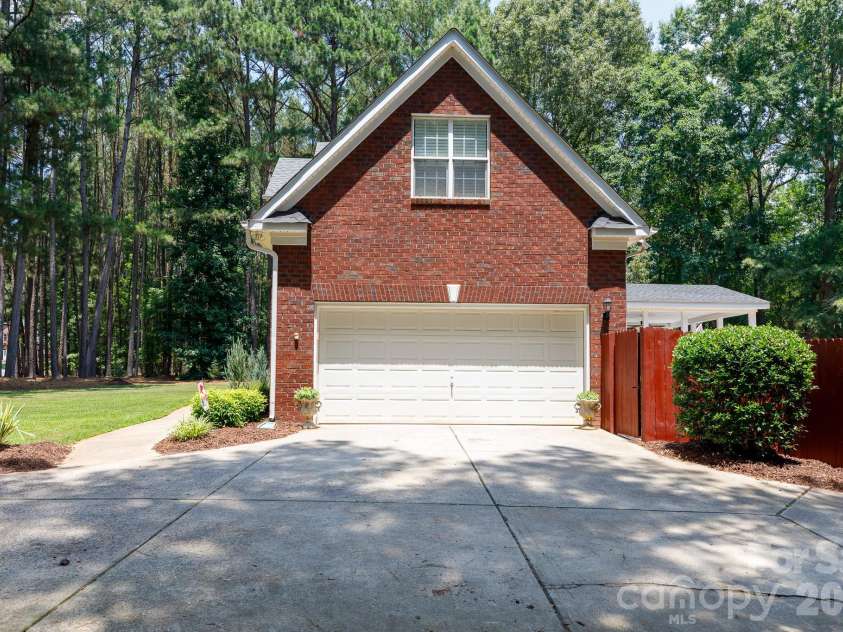 3009 Mamoth Oak Drive, Lancaster, SC 29720.  MLS# CAR4393141, YatesRealty ID 37598. Garage view