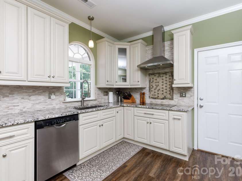3009 Mamoth Oak Drive, Lancaster, SC 29720.  MLS# CAR4393141, YatesRealty ID 37598. Side view of kitchen features