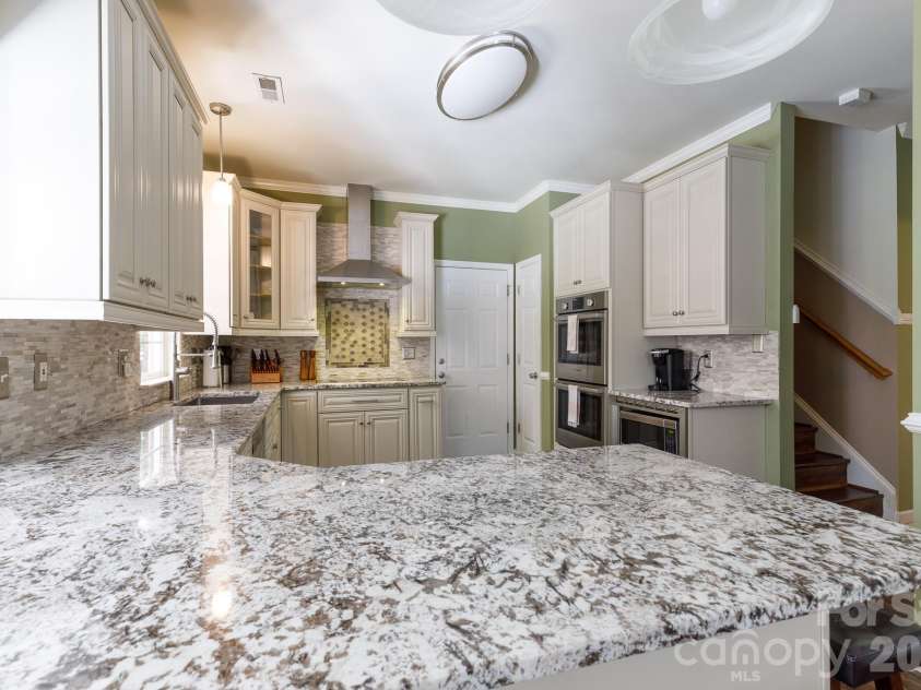 3009 Mamoth Oak Drive, Lancaster, SC 29720.  MLS# CAR4393141, YatesRealty ID 37598. Upgraded kitchen with amazing space
