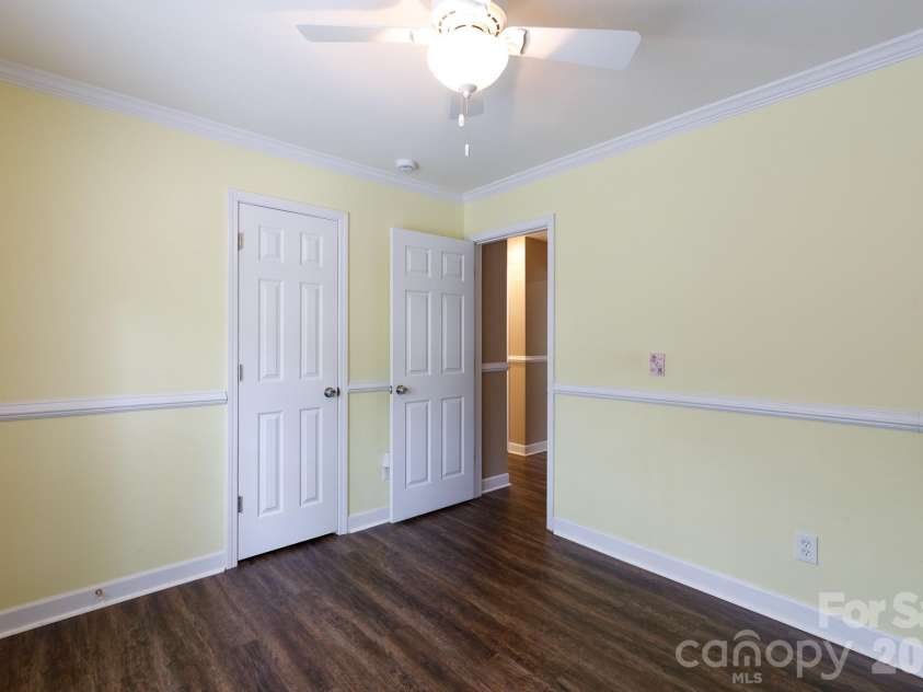 3009 Mamoth Oak Drive, Lancaster, SC 29720.  MLS# CAR4393141, YatesRealty ID 37598. Upstairs Bathroom