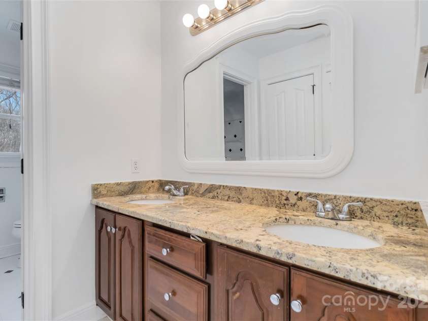 4001 Carmel Acres Drive, Charlotte, NC 28226.  MLS# CAR4256527, YatesRealty ID 3760. Additional Bath