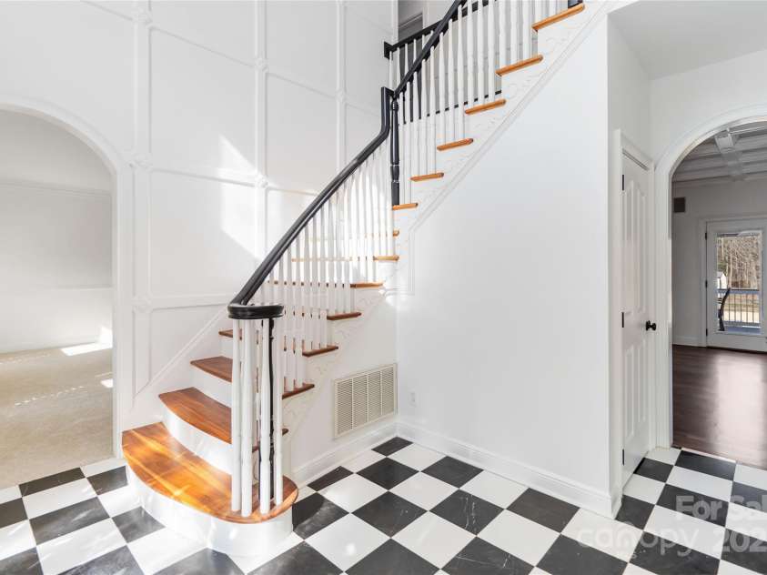 4001 Carmel Acres Drive, Charlotte, NC 28226.  MLS# CAR4256527, YatesRealty ID 3760. Entry way, marble foyer
