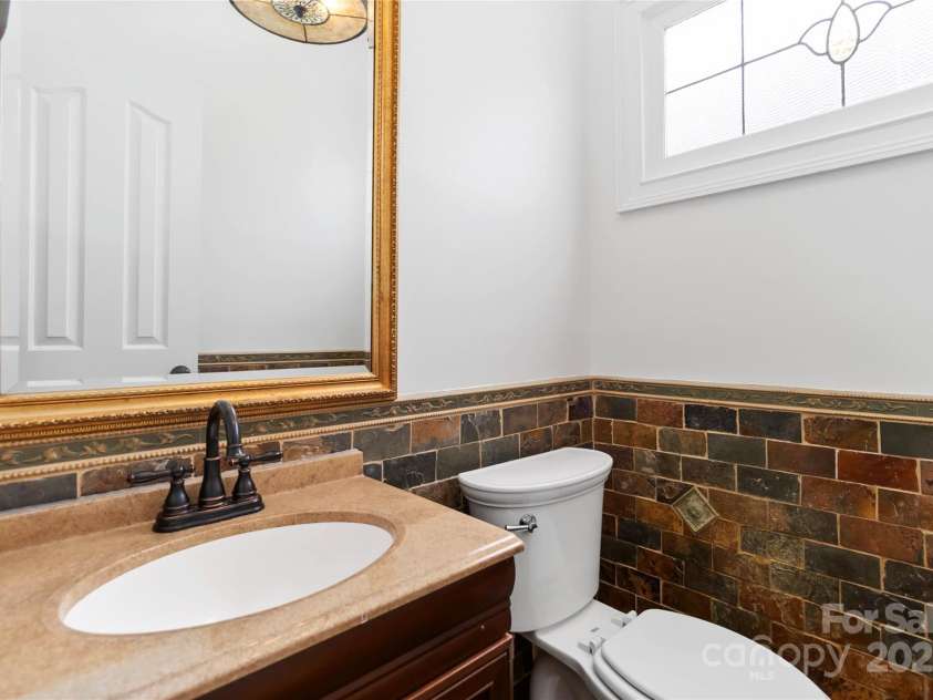 4001 Carmel Acres Drive, Charlotte, NC 28226.  MLS# CAR4256527, YatesRealty ID 3760. Half bath off kitchen