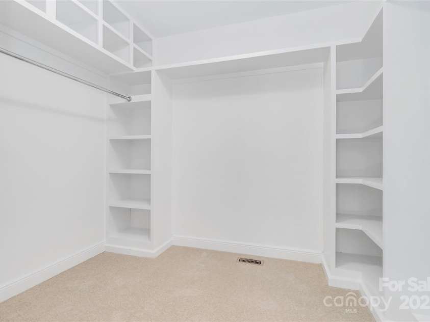 4001 Carmel Acres Drive, Charlotte, NC 28226.  MLS# CAR4256527, YatesRealty ID 3760. Primary closet