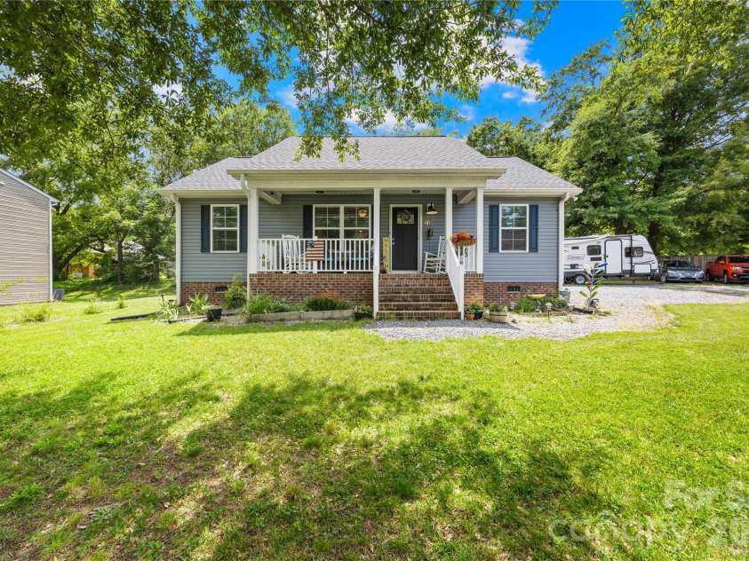 210 6th Street, Cherryville, NC 28021.  MLS# CAR4392964, YatesRealty ID 37600. Front of House 4