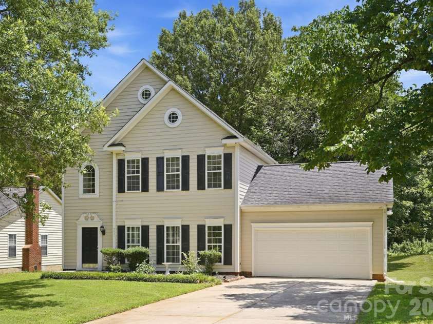 9021 Cedar Run Way, Charlotte, NC 28273.  MLS# CAR4389601, YatesRealty ID 37601. 