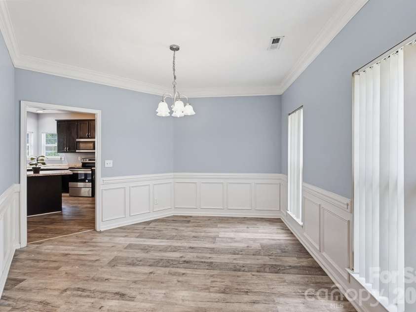 9021 Cedar Run Way, Charlotte, NC 28273.  MLS# CAR4389601, YatesRealty ID 37601. 