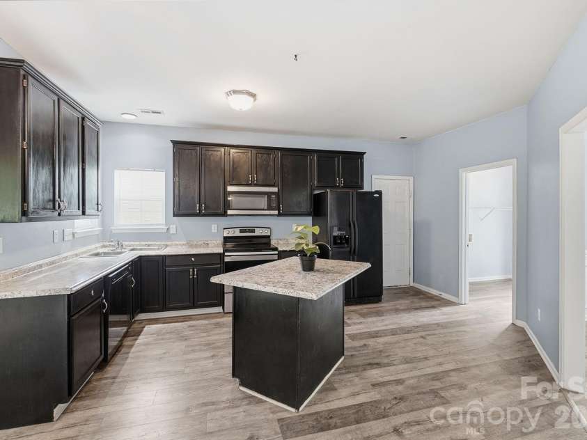 9021 Cedar Run Way, Charlotte, NC 28273.  MLS# CAR4389601, YatesRealty ID 37601. 