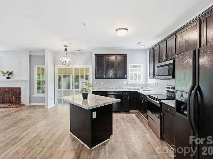9021 Cedar Run Way, Charlotte, NC 28273.  MLS# CAR4389601, YatesRealty ID 37601. 