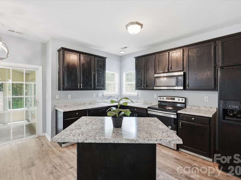 9021 Cedar Run Way, Charlotte, NC 28273.  MLS# CAR4389601, YatesRealty ID 37601. 
