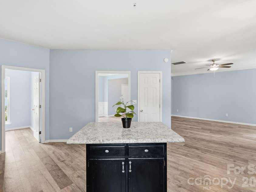 9021 Cedar Run Way, Charlotte, NC 28273.  MLS# CAR4389601, YatesRealty ID 37601. 