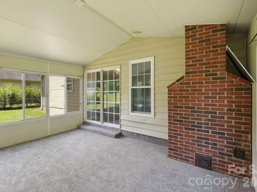 9021 Cedar Run Way, Charlotte, NC 28273.  MLS# CAR4389601, YatesRealty ID 37601. 