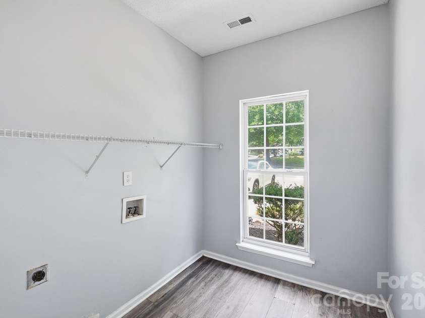 9021 Cedar Run Way, Charlotte, NC 28273.  MLS# CAR4389601, YatesRealty ID 37601. 