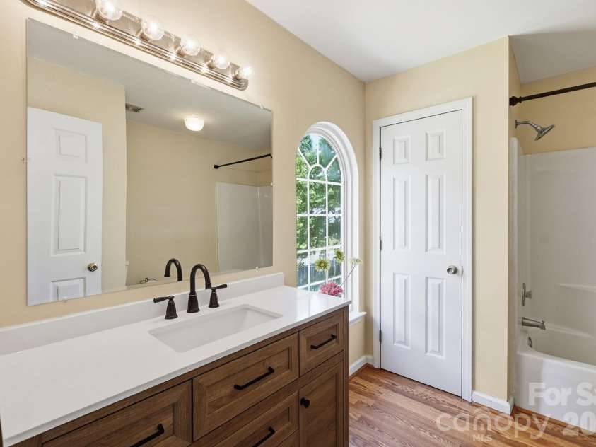 9021 Cedar Run Way, Charlotte, NC 28273.  MLS# CAR4389601, YatesRealty ID 37601. 