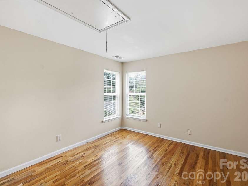 9021 Cedar Run Way, Charlotte, NC 28273.  MLS# CAR4389601, YatesRealty ID 37601. 