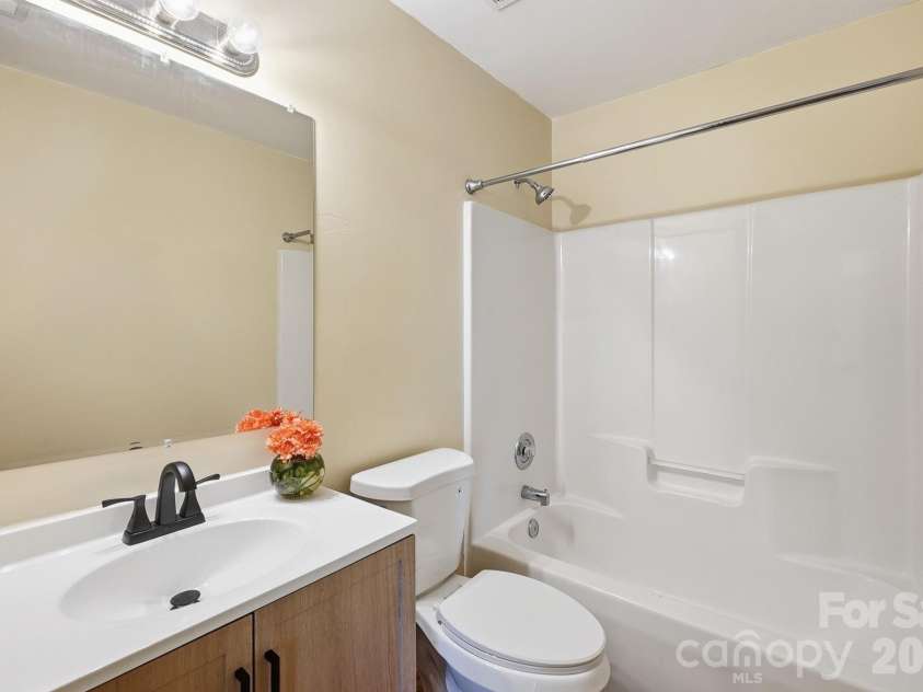 9021 Cedar Run Way, Charlotte, NC 28273.  MLS# CAR4389601, YatesRealty ID 37601. 