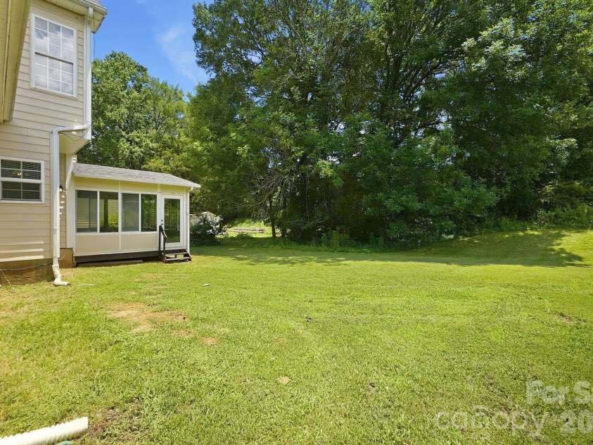 9021 Cedar Run Way, Charlotte, NC 28273.  MLS# CAR4389601, YatesRealty ID 37601. 