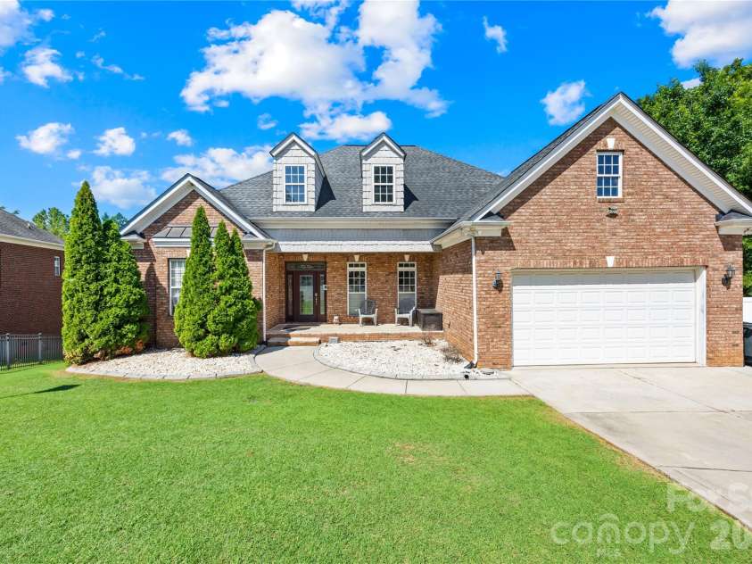 3129 Linkside Court, Fort Mill, SC 29715.  MLS# CAR4397858, YatesRealty ID 37605. 