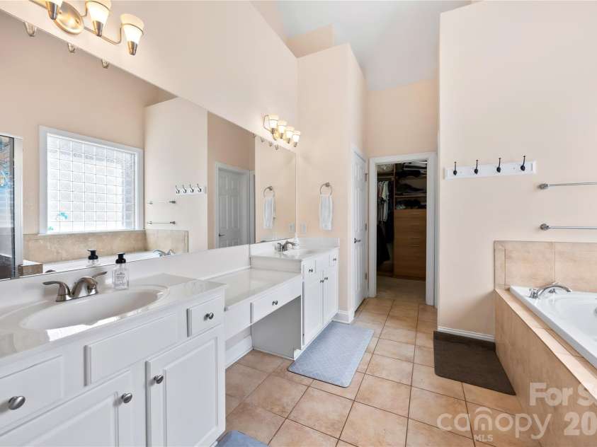 3129 Linkside Court, Fort Mill, SC 29715.  MLS# CAR4397858, YatesRealty ID 37605. 