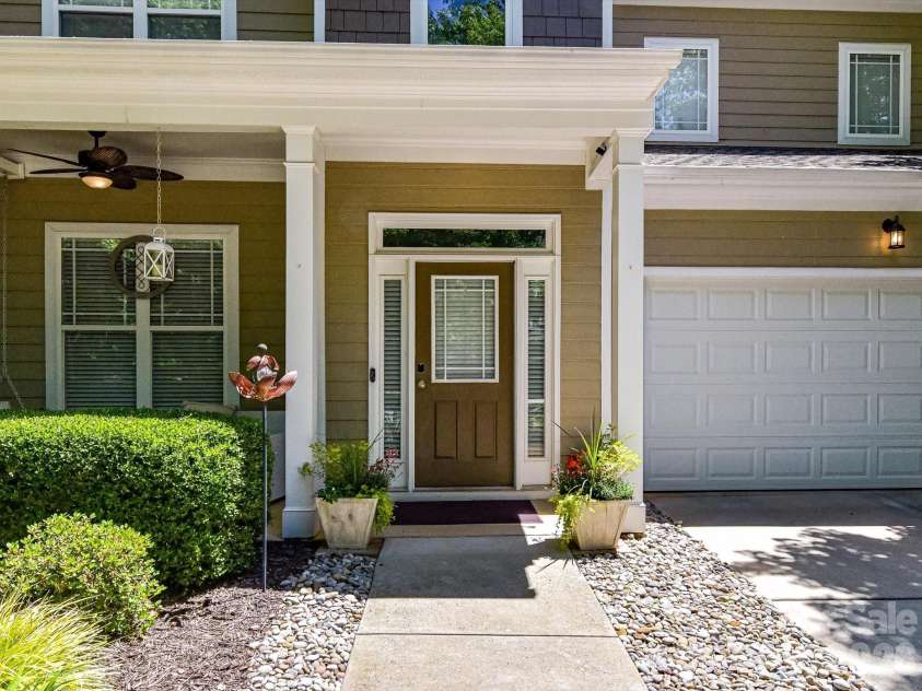 18814 Coachmans Trace, Cornelius, NC 28031.  MLS# CAR4399708, YatesRealty ID 37607. Beautifully maintained 4 bedroom, 2.5 bath home with timeless curb appeal, mature shade trees, and an inviting covered front porch in the charming Glenridge neighborhood.