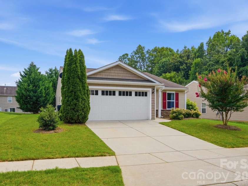 757 Willow Creek Drive, Gastonia, NC 28054.  MLS# CAR4398894, YatesRealty ID 37608. 