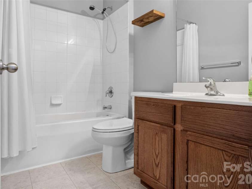 17221 Doe Valley Court, Cornelius, NC 28031.  MLS# CAR4383071, YatesRealty ID 37609. Guest bath