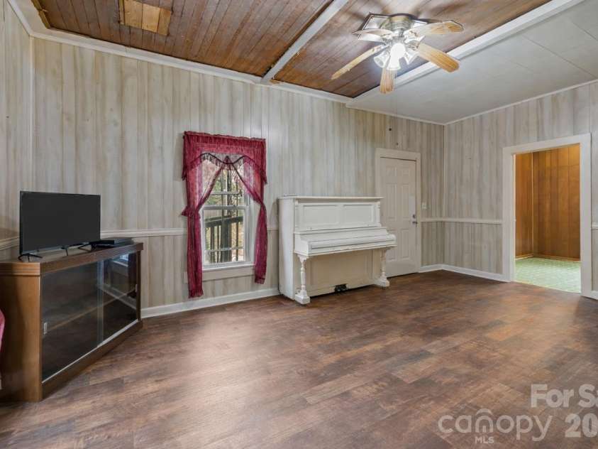 2940 Ambrose Drive, Gastonia, NC 28056.  MLS# CAR4337211, YatesRealty ID 3761. 