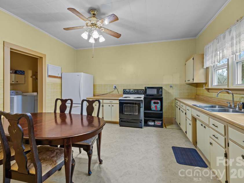 2940 Ambrose Drive, Gastonia, NC 28056.  MLS# CAR4337211, YatesRealty ID 3761. 