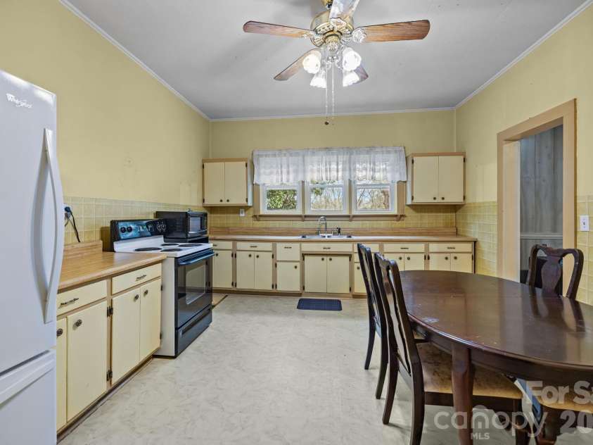 2940 Ambrose Drive, Gastonia, NC 28056.  MLS# CAR4337211, YatesRealty ID 3761. 