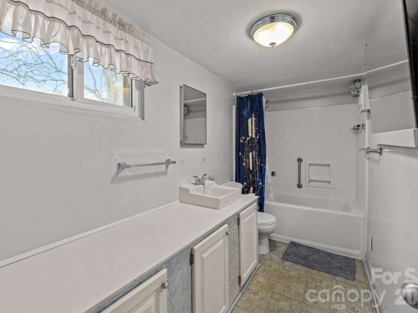 2940 Ambrose Drive, Gastonia, NC 28056.  MLS# CAR4337211, YatesRealty ID 3761. 