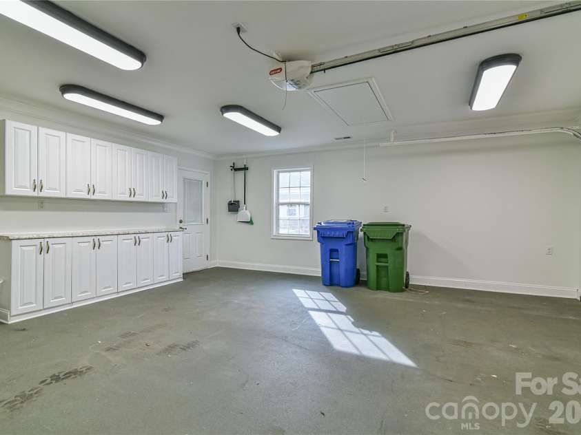 4 Heather Way, Candler, NC 28715.  MLS# CAR4355118, YatesRealty ID 3761. 2 Car Garage