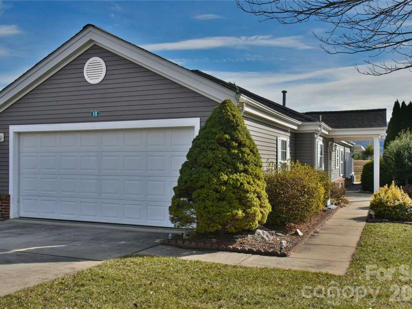 4 Heather Way, Candler, NC 28715.  MLS# CAR4355118, YatesRealty ID 3761. 