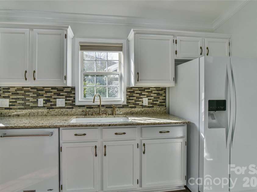 4 Heather Way, Candler, NC 28715.  MLS# CAR4355118, YatesRealty ID 3761. 