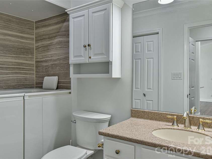 4 Heather Way, Candler, NC 28715.  MLS# CAR4355118, YatesRealty ID 3761. 