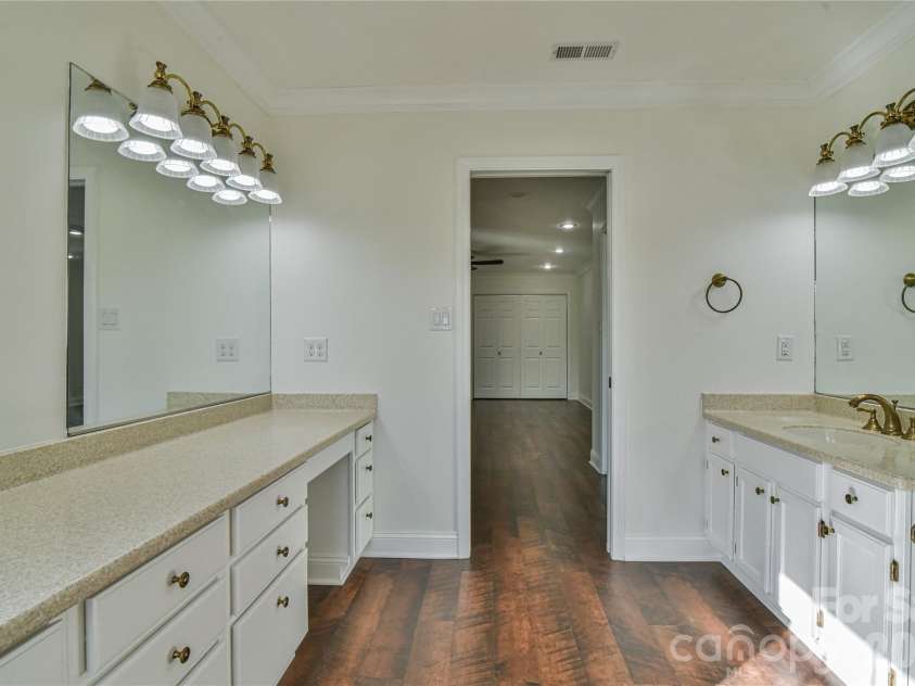 4 Heather Way, Candler, NC 28715.  MLS# CAR4355118, YatesRealty ID 3761. Primary Bath