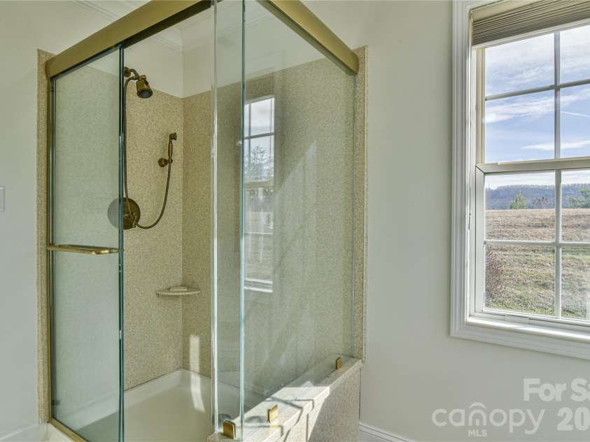 4 Heather Way, Candler, NC 28715.  MLS# CAR4355118, YatesRealty ID 3761. Primary Bath 