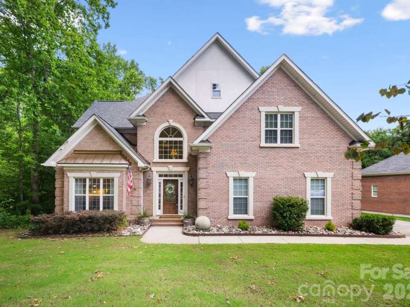 5355 Shannamara Drive, Matthews, NC 28104.  MLS# CAR4400014, YatesRealty ID 37611. 