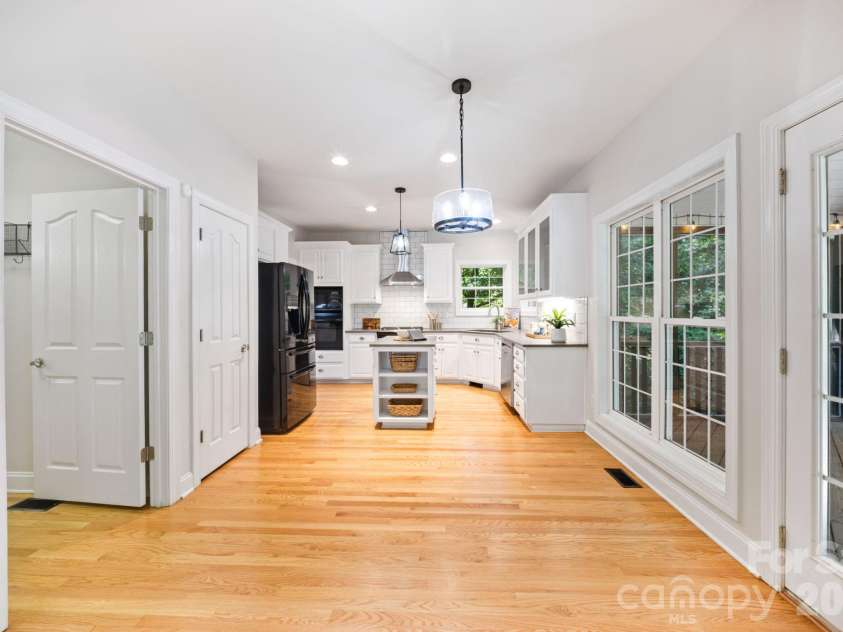 5355 Shannamara Drive, Matthews, NC 28104.  MLS# CAR4400014, YatesRealty ID 37611. 