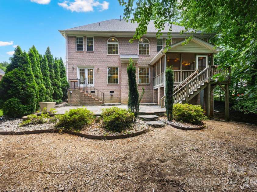 5355 Shannamara Drive, Matthews, NC 28104.  MLS# CAR4400014, YatesRealty ID 37611. 
