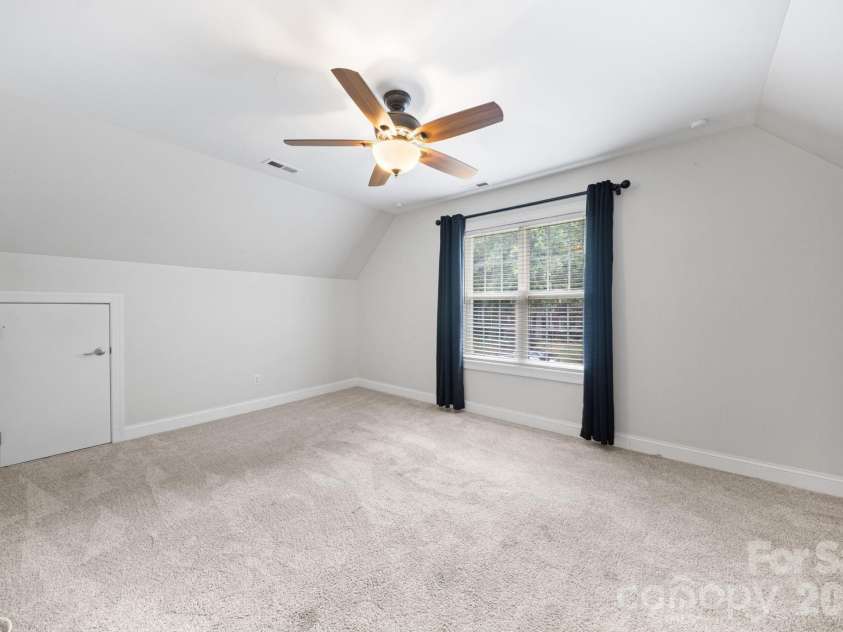 5355 Shannamara Drive, Matthews, NC 28104.  MLS# CAR4400014, YatesRealty ID 37611. Bed 4/bonus