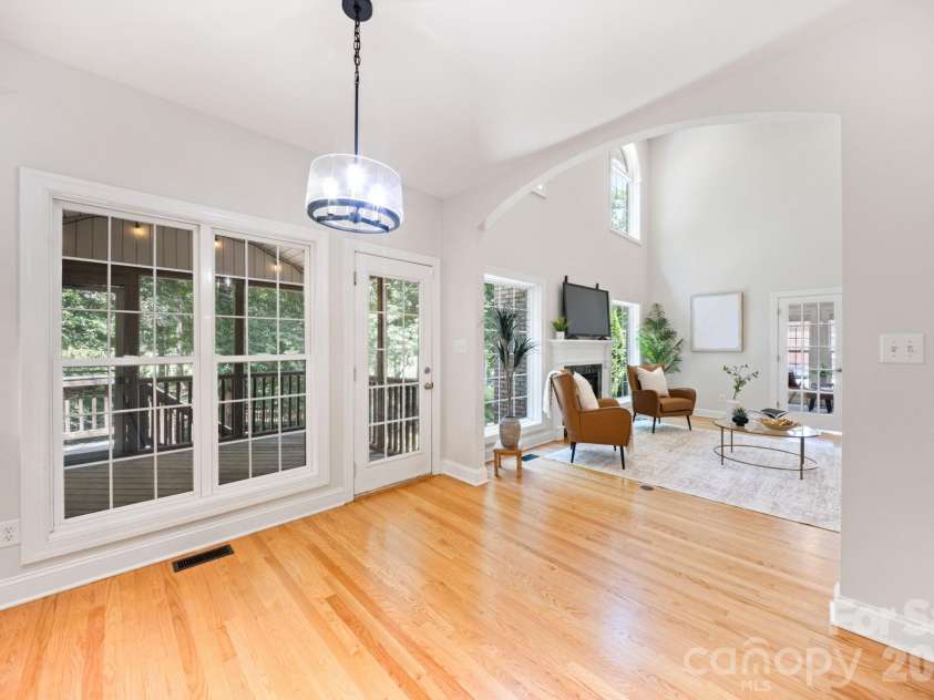 5355 Shannamara Drive, Matthews, NC 28104.  MLS# CAR4400014, YatesRealty ID 37611. Breakfast area