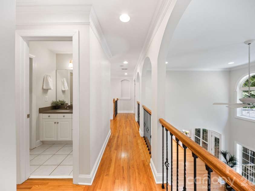 5355 Shannamara Drive, Matthews, NC 28104.  MLS# CAR4400014, YatesRealty ID 37611. Guest bath