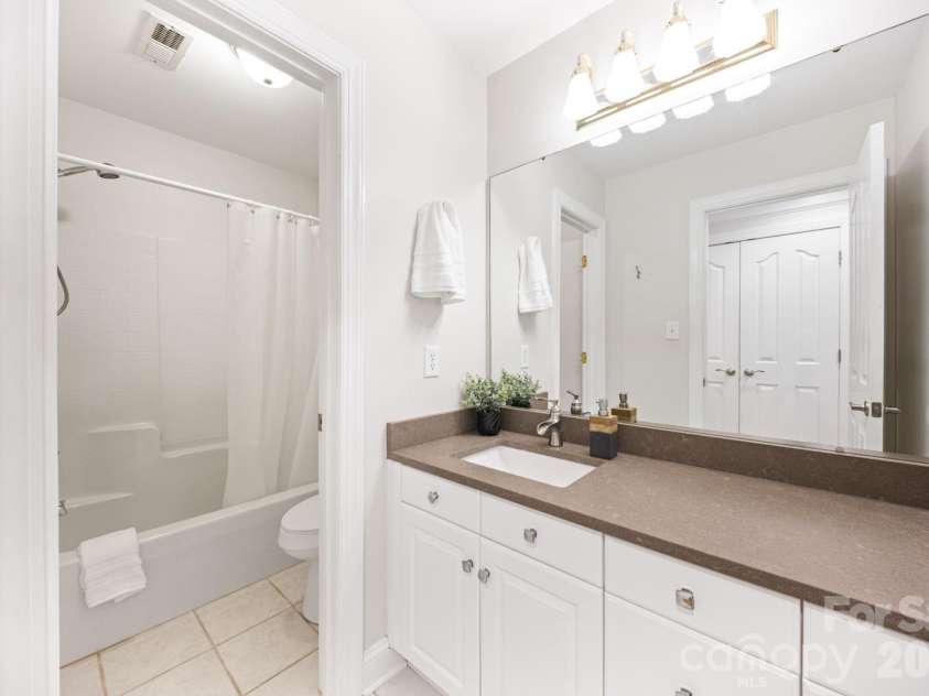 5355 Shannamara Drive, Matthews, NC 28104.  MLS# CAR4400014, YatesRealty ID 37611. Guest bath