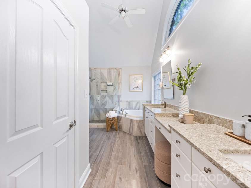 5355 Shannamara Drive, Matthews, NC 28104.  MLS# CAR4400014, YatesRealty ID 37611. Primary bath