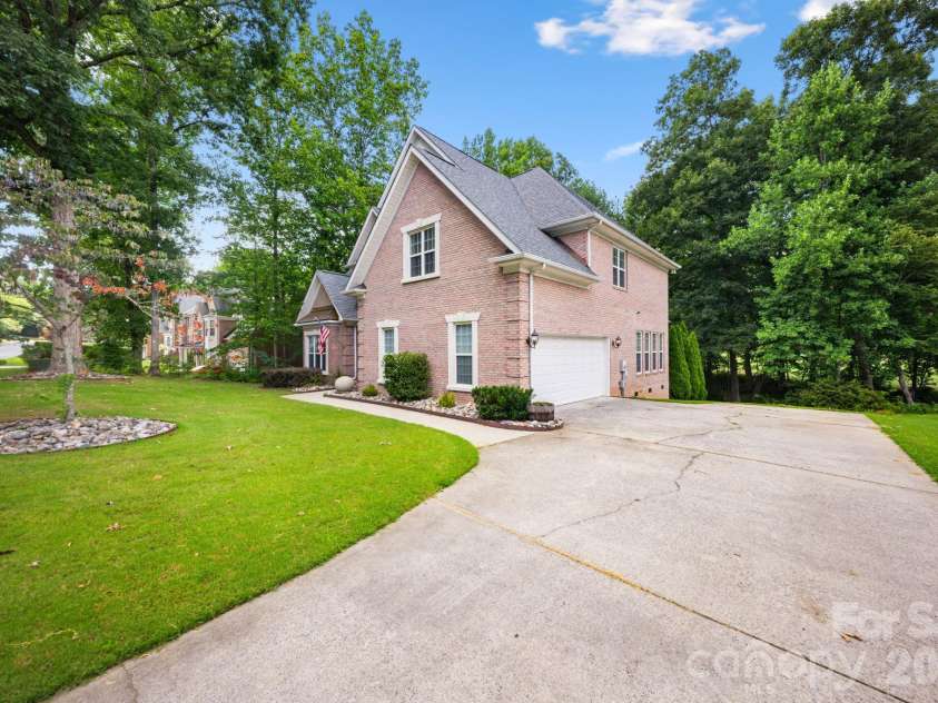 5355 Shannamara Drive, Matthews, NC 28104.  MLS# CAR4400014, YatesRealty ID 37611. Side load 2 car garage