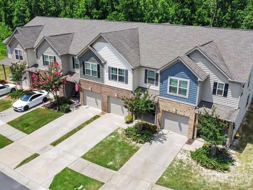 306 Ascot Run Way, Fort Mill, SC 29715.  MLS# CAR4400764, YatesRealty ID 37612. 
