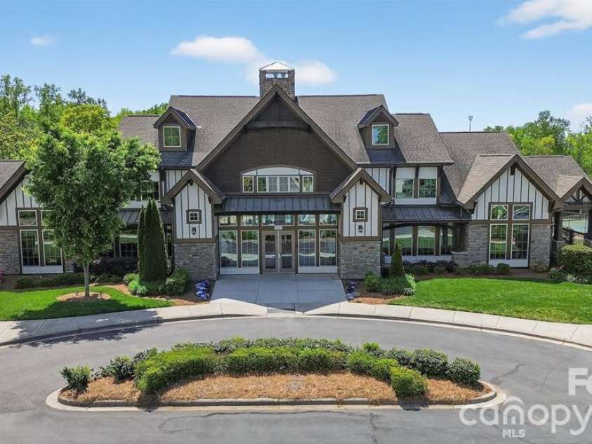 306 Ascot Run Way, Fort Mill, SC 29715.  MLS# CAR4400764, YatesRealty ID 37612. 