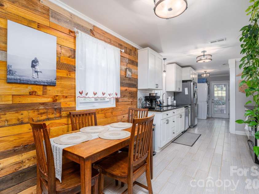 206 Cedar Street, Belmont, NC 28012.  MLS# CAR4402162, YatesRealty ID 37614. 