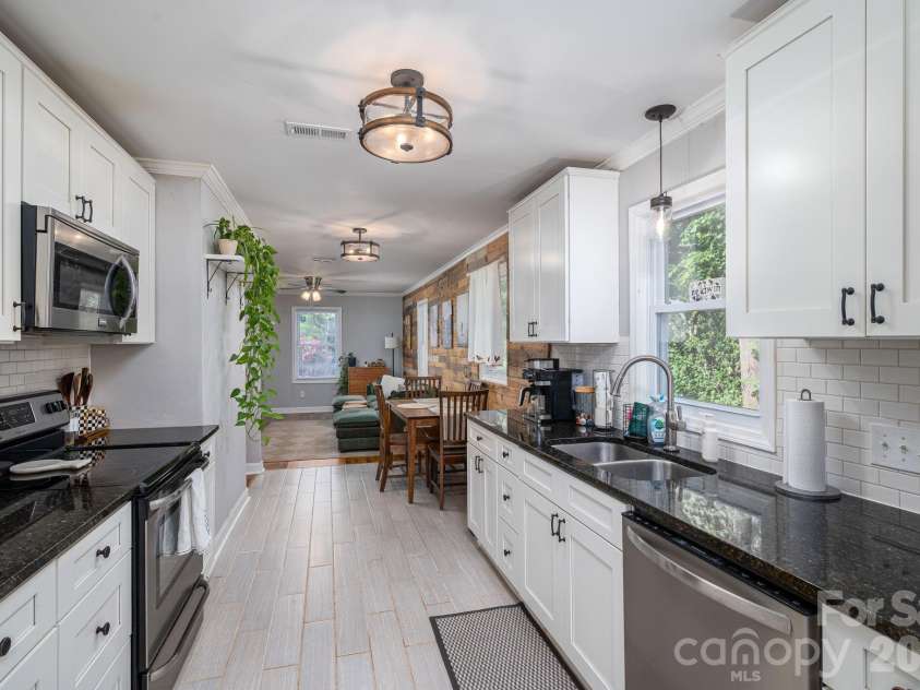 206 Cedar Street, Belmont, NC 28012.  MLS# CAR4402162, YatesRealty ID 37614. 