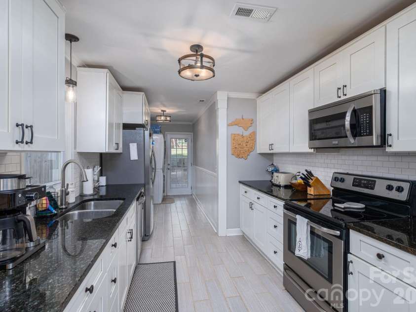 206 Cedar Street, Belmont, NC 28012.  MLS# CAR4402162, YatesRealty ID 37614. 